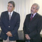 Prefeito Edvaldo Nogueira recebe prêmio ao lado de Déda - Foto: Márcio Garcez