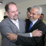 Prefeito prestigia outorga do título de cidadão estanciano a José Eduardo Dutra - Fotos: Márcio Garcez