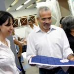 Prefeito prestigia abertura da exposição de artigos produzidos pelas mães do Santa Maria - Fotos: Márcio Dantas