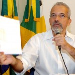Prefeito concede coletiva para esclarecer apreensão de panfletos e contratações de shows - Fotos: Márcio Dantas