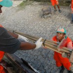 Gari: trabalhador essencial à limpeza e organização da cidade - Fotos: Sílvio Rocha