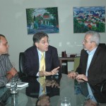 Fernando Pimentel recebe prefeito de Aracaju e secretário de comunicação no gabinete - Foto: Isabel Baldoni