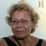 Mulheres do bairro São Carlos aprendem a cortar e costurar roupas em malha - Fotos: Márcio Garcez