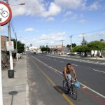 SMTT orienta ciclistas na condução de veículo no trânsito - Fotos: Márcio Garcez