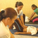 PMA oferece curso de massoterapia para comunidade da Coroa do Meio - Fotos: Sílvio Rocha