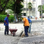Emurb recupera pedras portuguesas da Praça Fausto Cardoso - Fotos: Pedro Leite