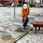 Emurb recupera pedras portuguesas da Praça Fausto Cardoso - Fotos: Pedro Leite