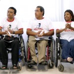 Cadeirantes estão satisfeitos com as Vans adaptadas entregues  pelo prefeito Edvaldo Nogueira - Fotos: Márcio Dantas