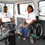 Cadeirantes estão satisfeitos com as Vans adaptadas entregues  pelo prefeito Edvaldo Nogueira - Fotos: Márcio Dantas