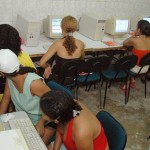 Cursos oferecidos pela Fundat qualificam moradores do São Carlos - Fotos: Sílvio Rocha