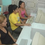 Cursos oferecidos pela Fundat qualificam moradores do São Carlos - Fotos: Sílvio Rocha