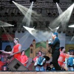 Banda Brasas do Forró não deixa ninguém parado - Fotos: Lindivaldo Ribeiro e Wellington Barreto