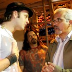Prefeito visita camarins de Adelmário Coelho e Falamansa - Fotos: Márcio Dantas