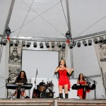 Terceira noite do Forró Caju começa com animação do autêntico forró pédeserra - Trio Ceará inicia animação da terceira noite