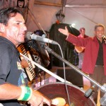 Amorosa inicia apresentação no Forró Caju homenageando Ismar Barreto - Amorosa homenageia Ismar Barreto
