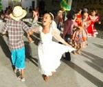 Jovens atendidos pelo Peti participam de festa junina no Jardim Esperança - Fotos: Sílvio Rocha