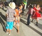 Jovens atendidos pelo Peti participam de festa junina no Jardim Esperança - Fotos: Sílvio Rocha