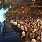 Banda sergipana Fogo na Saia anima o público nesse momento - Fotos: Márcio Garcez