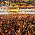 Milhares de pessoas comparecem em mais uma noite de Forró Caju - Multidão comemora São Pedro no Forró Caju