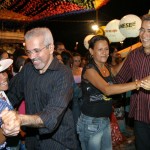 Prefeito e exprefeito curtem shows de Elba Ramalho e Cavaleiros do Forró junto com o público - Fotos: Márcio Dantas