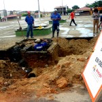 Emurb recupera rede de drenagem de praça no Augusto Franco - Fotos: Pedro Leite