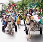Cortejo Caipira atrai populares e anima idosos atendidos pela Semasc - Fotos: Márcio Garcez