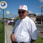 Crianças do ensino fundamental plantam mudas na avenida Gasoduto para comemorar o Dia do Meio Ambiente -