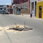 Emurb abre novas frentes de trabalho para recuperar o pavimento da cidade - Valmor Bezerra reúne equipe