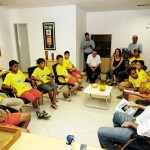 Jovens do Santa Maria entregam ao prefeito fanzine produzido em oficina - Fotos: Lúcio Telles