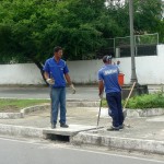 Emurb repõe tampas de boca de lobo em toda extensão da Av. Pedro Paes Azevedo - Fotos: Meme Rocha