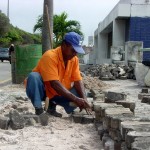 Emurb recupera calçada ao longo da avenida Ivo do Prado - Fotos:Pedro Leite