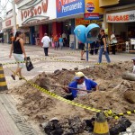 Deso faz obra no Calçadão da Rua João Pessoa sem autorização da Prefeitura - Fotos: Pedro Leite
