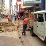 Deso faz obra no Calçadão da Rua João Pessoa sem autorização da Prefeitura - Fotos: Pedro Leite