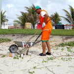 Emsurb prossegue com serviço de limpeza nas praias - Foto: Wellington Barreto