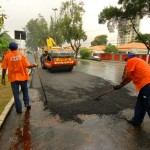 Emurb trabalha no recapeamento da avenida Beira Mar - Fotos: Silvio Rocha