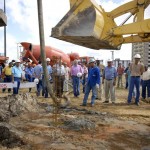 Prefeito crava primeira estaca na obra do viaduto do Distrito Industrial - Fotos: Lúcio Telles