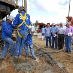 Prefeito crava primeira estaca na obra do viaduto do Distrito Industrial - Fotos: Lúcio Telles