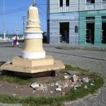 Ação de vândalos destrói Monumento das Sete Luzes na praça Misael Mendonça - Fotos: Ascom/Emsurb