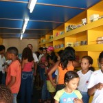 Alunos da rede municipal recebem a visita do Caminhão de Leitura - Fotos: Walter Martins