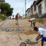 Calçamento da rua Anísio Souza entra na fase de conclusão - Fotos: Pedro Leite