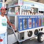 Vendedores lucram durante desfile cívico da rede municipal de ensino  - Fotos: Márcio Garcez