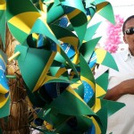 Vendedores lucram durante desfile cívico da rede municipal de ensino  - Fotos: Márcio Garcez