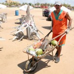 Emsurb intensifica limpeza na praia antes e depois do feriado prolongado - Fotos: Márcio Garcez