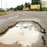Agora é a vez do bairro 13 de Julho sofrer com buraco criado pela Deso  - Fotos: Wellington Barreto