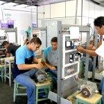 Prefeitura profissionaliza dezenas de jovens com o curso de eletricista industrial - Fotos: Wellington Barreto