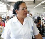 Mulheres aprendem costura de peças íntimas e moda praia em curso fornecido pela PMA - Fotos: Wellington Barreto