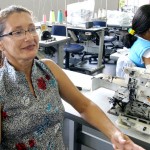 Mulheres aprendem costura de peças íntimas e moda praia em curso fornecido pela PMA - Fotos: Wellington Barreto