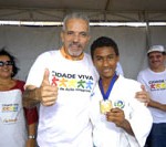 Prefeito Edvaldo Nogueira presta homenagem a atletas mirins atendidos pela Semasc - Foto: Lúcio Telles