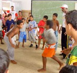 Adolescentes atendidos pela Semasc mostram a arte da capoeira no Santa Maria - Foto: Márcio Garcez