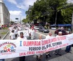 Idosos atendidos pela Semasc agitam o centro da cidade na abertura da I Olimpíada Geração Saúde - Fotos: Lúcio Telles e Ascom/Semasc